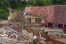 BERITA FOTO: Sekolah Hancur Diterjang Pergerakan Tanah di Bandung Barat