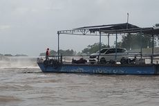 Perahu Penyeberangan Terseret Arus Sungai Brantas, Penumpang dan Awak Selemat Setelah Berenang ke Tepi