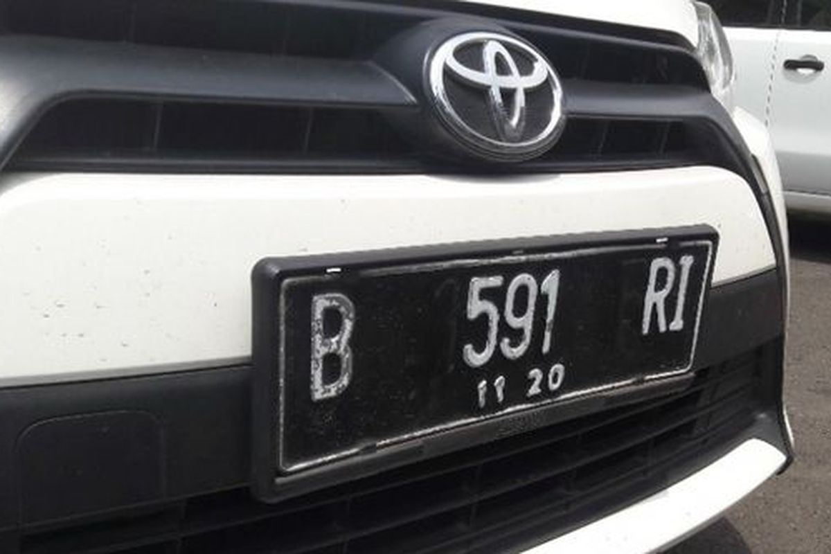 Contoh plat nomor pada 