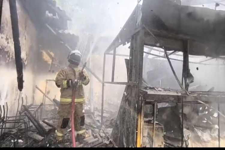Ruko Dekat Unnes Hangus Terbakar, Diduga karena Gas Bocor
