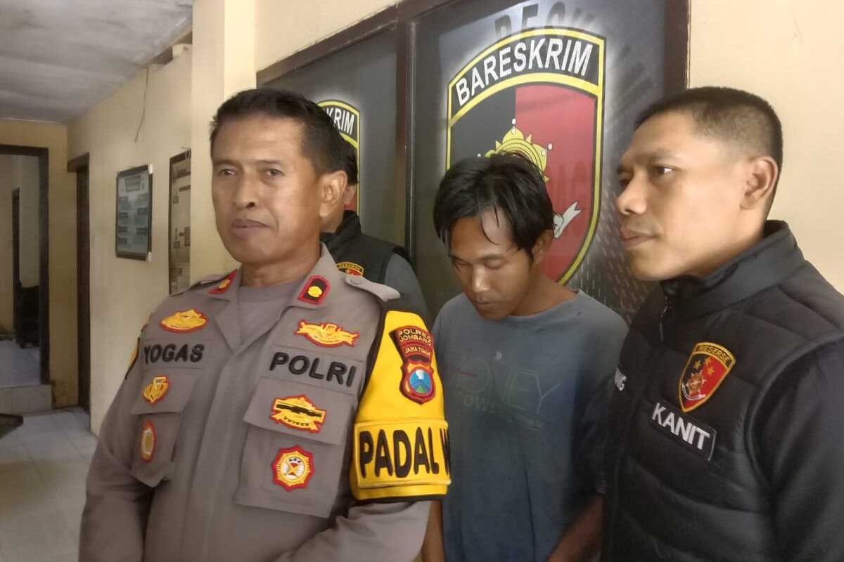 Akhmad Yusuf Afandi (32), sosok yang sebelumnya viral karena tinggal di kolong jembatan frontage Gedangan, Sidoarjo, Jawa Timur, kini ditangkap polisi karena membawa kabur dan menjual motor milik kerabatnya, Rabu (30/7/2025).