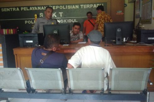 Rusak Kursi Bergambar Caleg, Kades Dilaporkan ke Polisi 