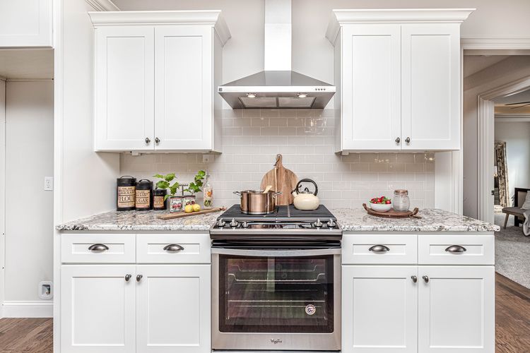 Ilustrasi lemari dapur, kabinet dapur, ilustrasi cooker hood, Ilustrasi range hood atau penyedot asap dapur.