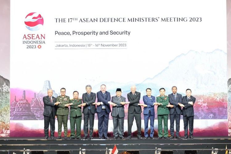 Menhan RI Prabowo Subianto memimpin The 17th ASEAN Defence Ministers Meeting.