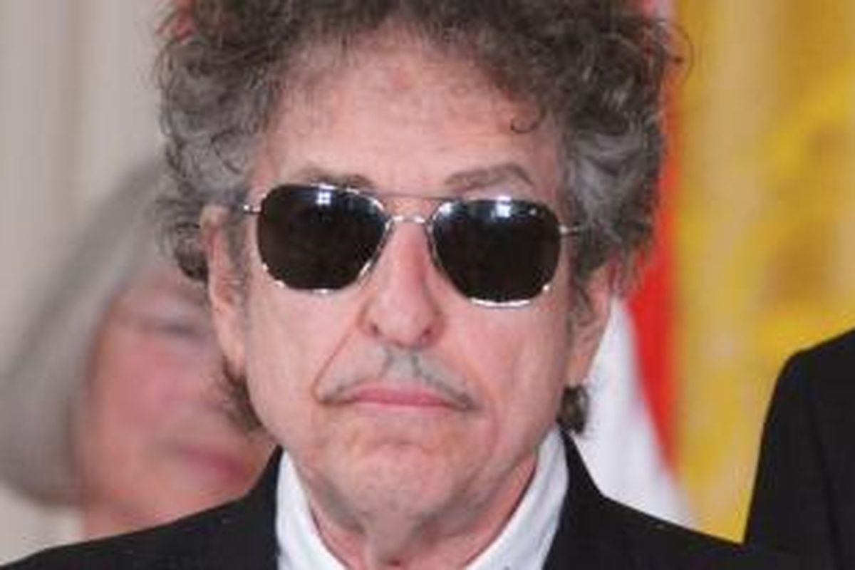 Bob Dylan hadir untuk dianugerahi Presidential Medal of Freedom di Gedung Putih, Wahington DC (AS), 29 Mei 2012. 