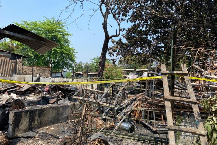 Kondisi pasca kebakaran yang melanda lima lapak pedagang di Kebon Jeruk, Jakarta Barat, Rabu (27/9/2023). 