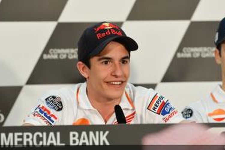 Pebalap Repsol Honda asal Spanyol Marc Marquez berinteraksi dengan media pada konferensi pers jelang GP Qatar di Sirkuit Losail, Kamis (20/3/2014