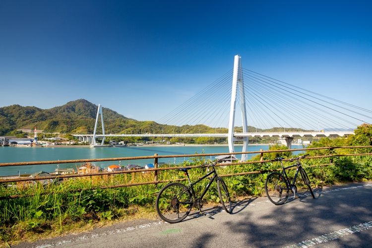 Salah satu rute bersepeda di Shimanami Kaido, Jepang. 