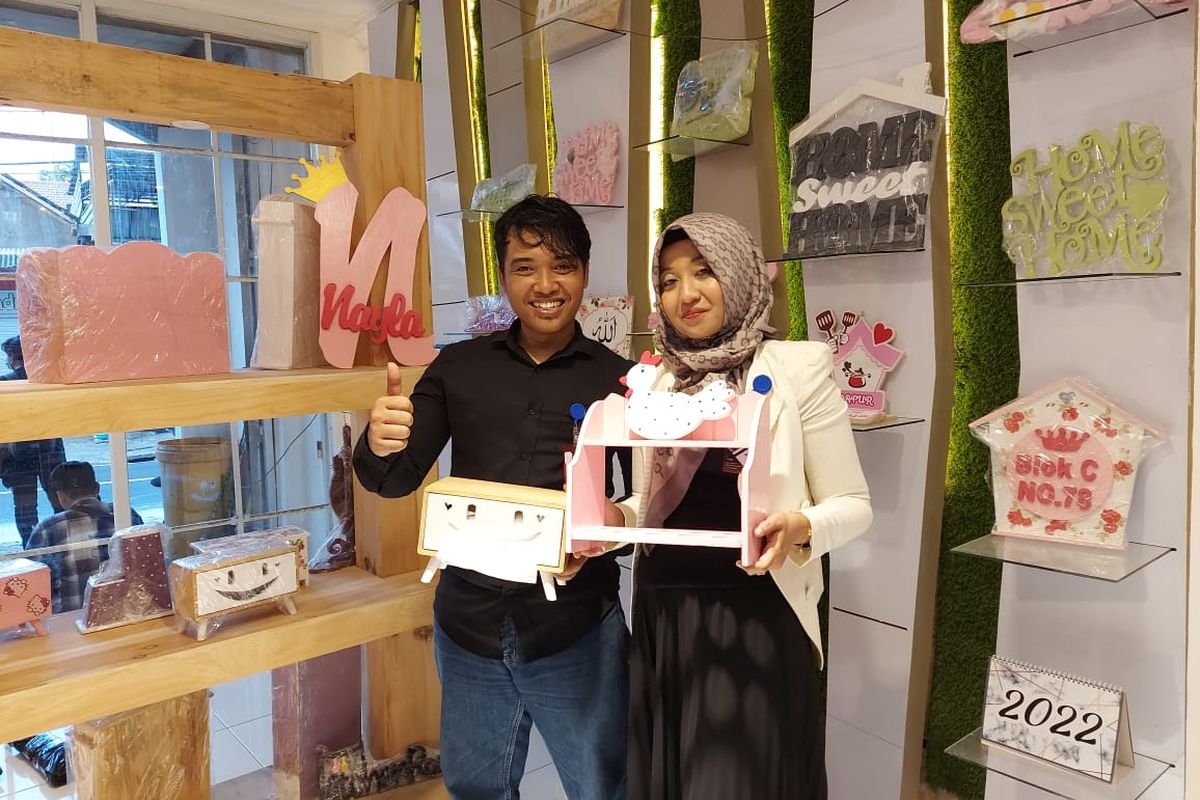 Andyk Widodo dan Laily Prima Monica, pemilik usaha home decor dan wall decor, Prima Shabby Craft, Blitar