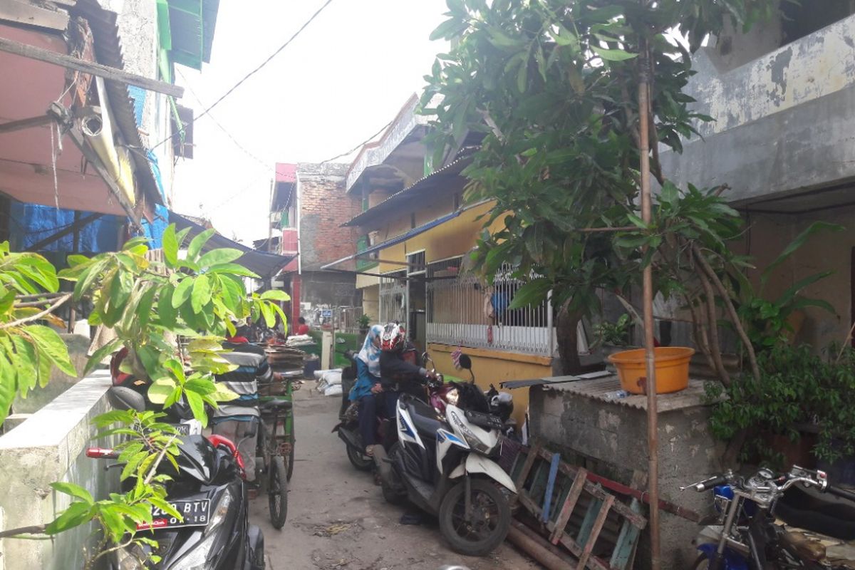 Suasana di RW 17, Penjaringan, Jakarta Utara, yang disebut sebagai salah satu tempat terpadat dan terkumuh di DKI Jakarta, Selasa (13/2/2018).