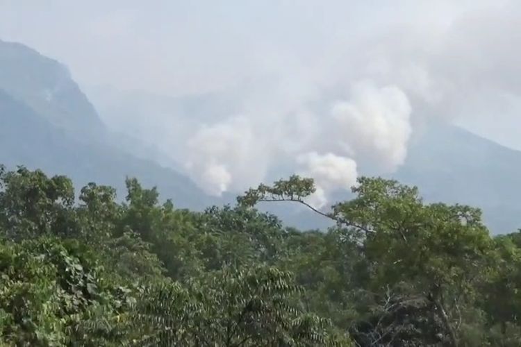 Empat Hari Terbakar, Karhutla di Gunung Awu Sangihe Masih Menyala