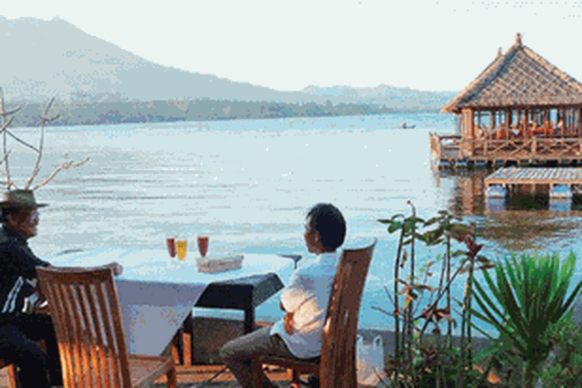 Suasana Resto Apung Kedisan, Kintamani, Bangli, Bali.  