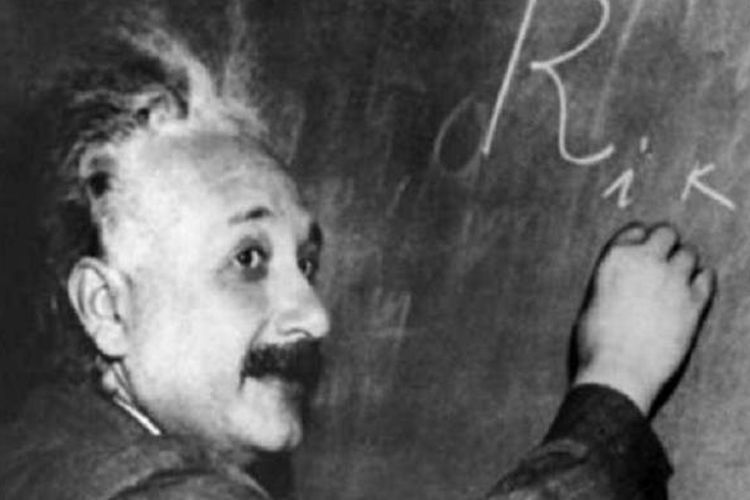 Albert einstein adalah penemu teori