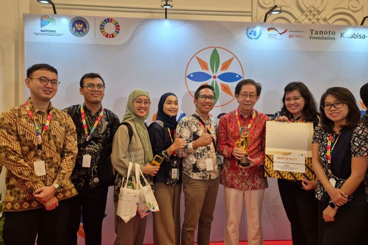 Direktur Sido Muncul, Dr (HC) Irwan Hidayat bersama tim dalam ajang Indonesia?s SDGs Action Awards 2025 di Jakarta, Rabu (19/11/2025). 
