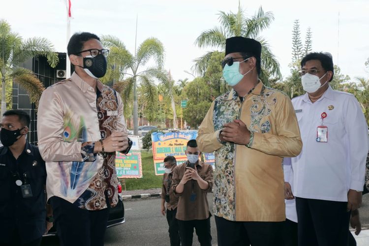 Menparekraf Sandiaga Uno melakukan kunjungan kerja ke Kalsel, Rabu (1/9/2021). Dia disambut Gubernur Kalsel Sahbirin Noor. 