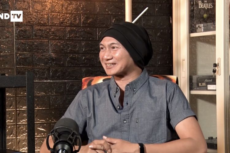 Anji dalam acara talkshow yang dipandu Soleh Solihun. (Bidikan layar YouTube 3 Second TV). 