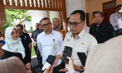 Kunjungi Banyuwangi, Menhub Siap Dukung Pembangunan Sky Bridge