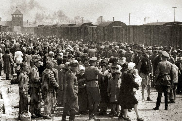 Orang-orang Yahudi di Jerman yang akan dibunuh secara massal ketika peristiwa Holocaust pada 1944.