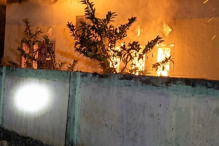 Pagi Didemo, Kantor Desa Sampungu di Bima Ludes Terbakar pada Malamnya