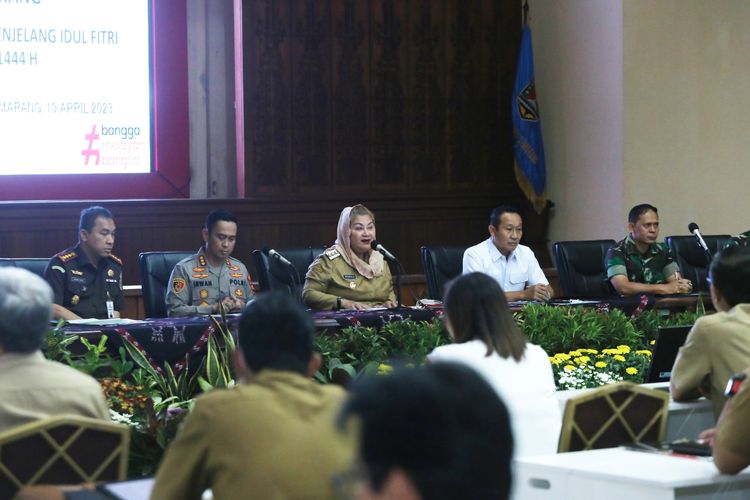 Wali Kota (Walkot) Semarang Hevearita Gunaryanti dalam rapat bersama Forkopimda Semarang di Semarang, Senin (10/4/2023).
