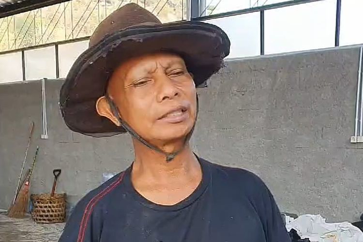 Ketua Paguyuban Pemulung Mardiko TPA Piyungan, Maryono, saat ditemui di TPA Piyungan, Kamis (27/6/2024).