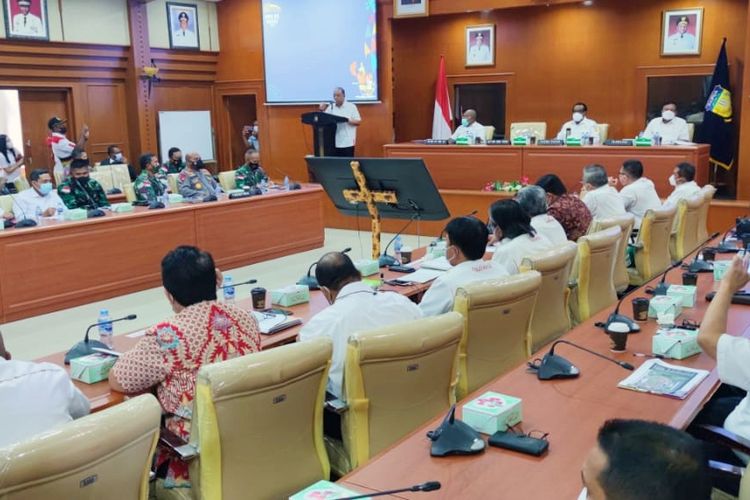 Dokumentasi rapat koordinasi persiapan PON XX 2021 di Ruang Sasana Karya Kantor Gubernur Papua, Rabu (2/6/2021).