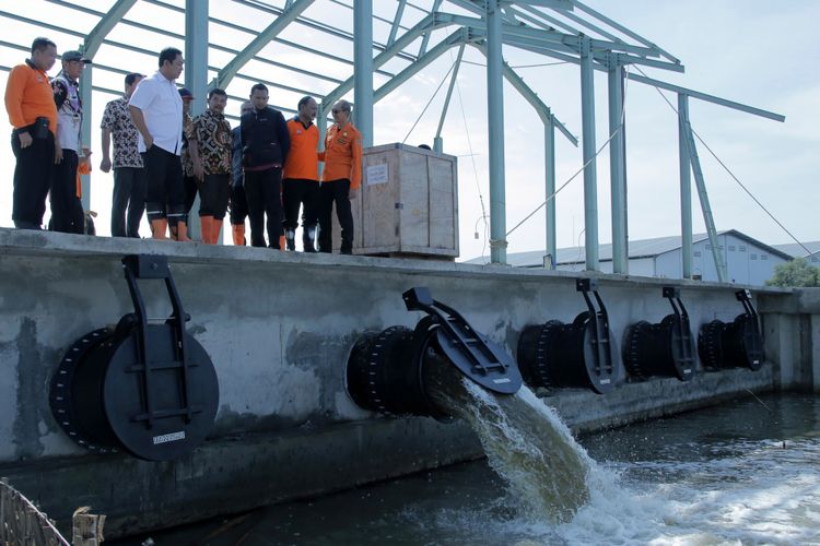 Rumah Pompa di muara Kali Sringin, Semarang, mulai berfungsi menyedot air, Kamis (6/12/2018).