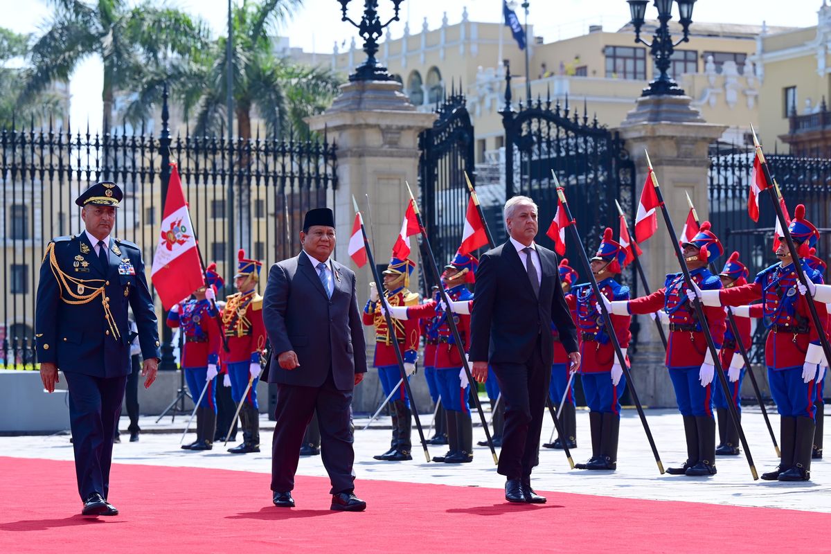 Momen Prabowo Disambut Upacara Kehormatan di Istana Pemerintahan Peru