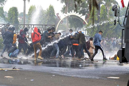 Aksi di Istana, Mahasiswa BEM SI Tuntut Jokowi Keluarkan Perppu atas UU Cipta Kerja