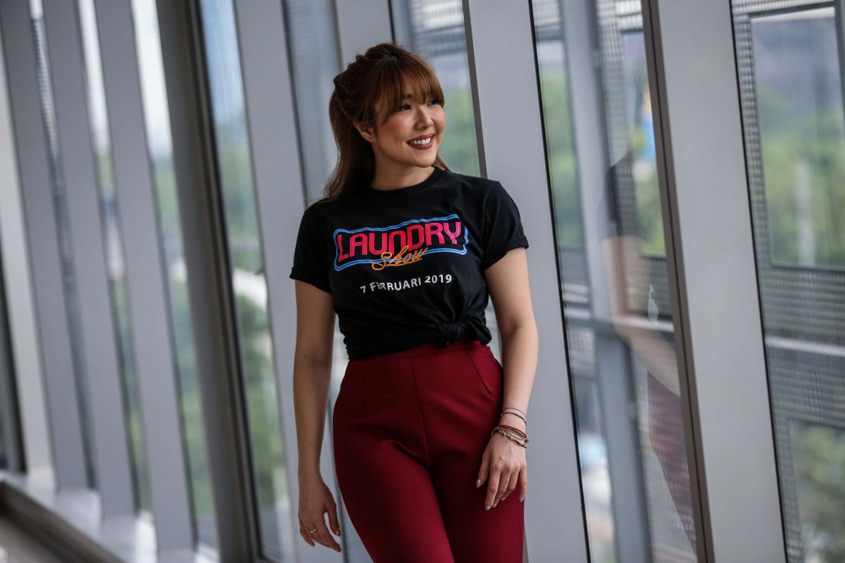 Gisella Anastasia berpose saat media visit film Laundry Show di Menara Kompas, Palmerah, Jakarta Barat, Rabu (23/01/2019). Melibatkan sejumlah stand up comedian dan pelawak, film Laundry Show ini akan tayang pada 7 Februari 2019 mendatang.