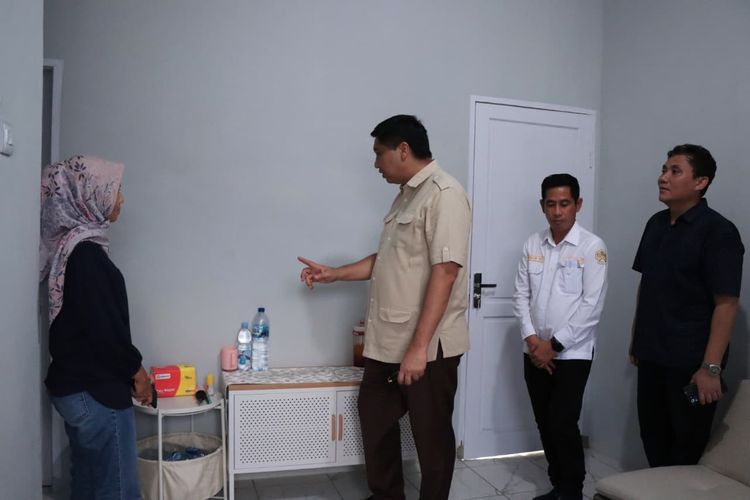Mengawali kunjungan kerjanya, Menteri PKP Maruarar Sirait didampingi Gubernur Sumut Bobby Nasution dan jajaran Pemda setempat meninjau langsung SMK Residence 2 di Lubuk Pakam, Deli Serdang, Selasa (7/10/2025).