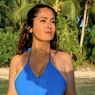 Genap Berusia 55, Salma Hayek Pamer Tubuh Seksi Berbalut Swimsuit