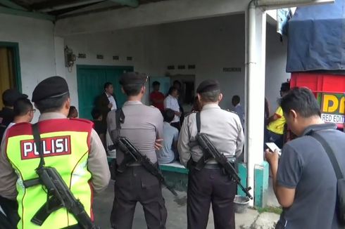 100 Polisi Bersenjata Lengkap Kawal Distribusi Logistik Pemilu di Sumedang