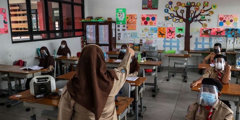 Mulai Besok Ptm Di Jakarta Digelar Setiap Hari Kapasitas Kelas 100 Persen