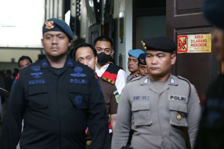 Mario Dandy Satriyo usai menjalani sidang perdana di Pengadilan Negeri Jakarta Selatan, Selasa (6/6/2023). Ia didakwa melakukan penganiayaan berat terencana terhadap remaja berinisial D.