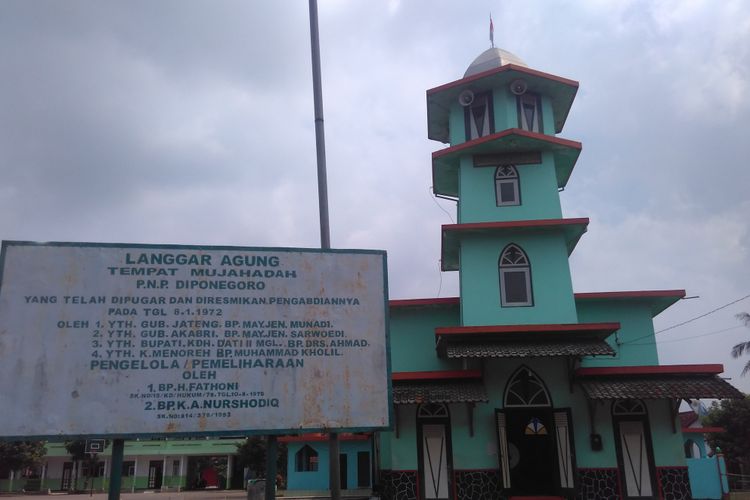 Masjid Langgar Agung peninggalan Pangeran Diponegoro di Dusun Kamal, Desa Menoreh, Kecamatan Salaman, Kabupaten Magelang, Jawa Tengah.