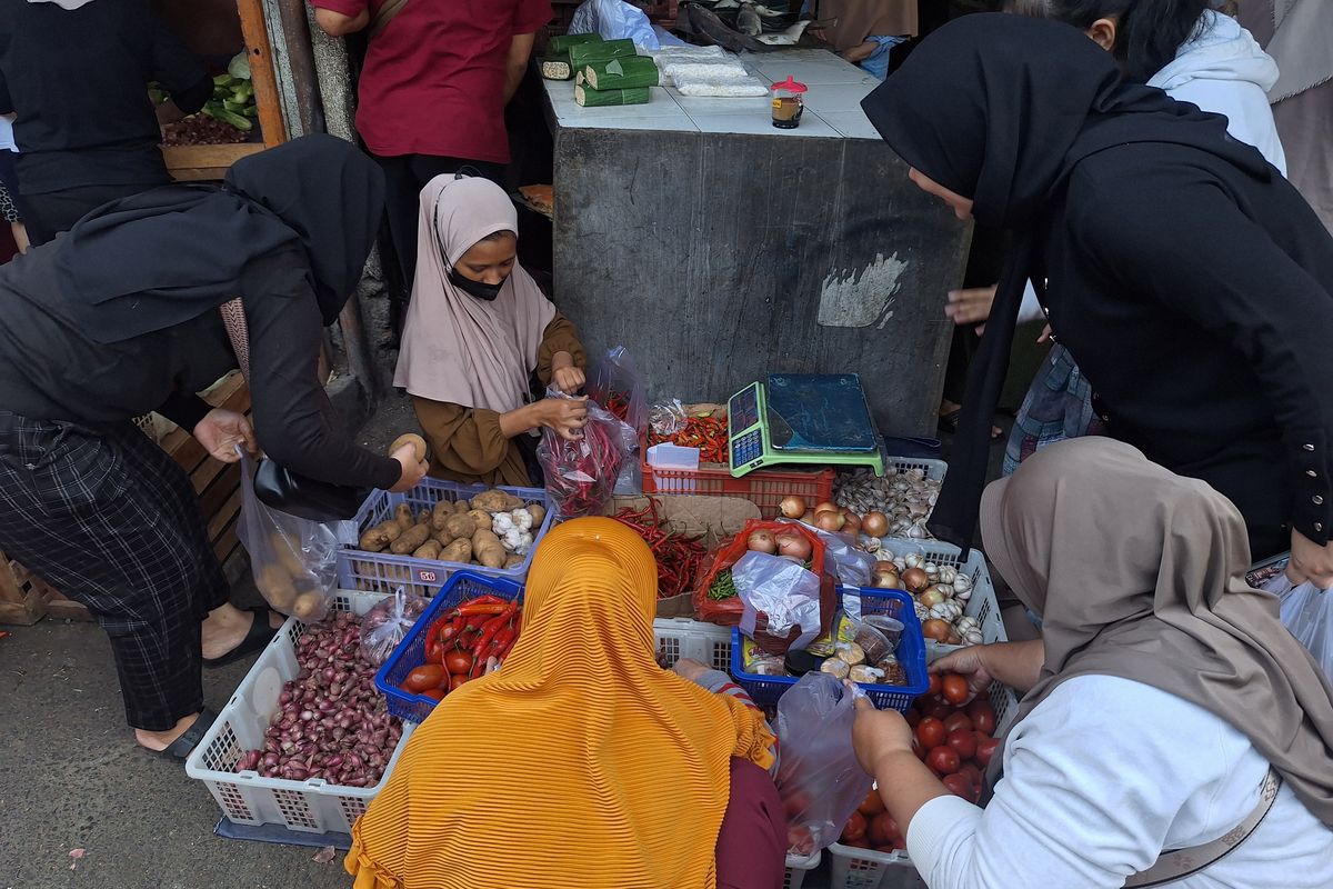 Harga Cabai Tembus Rp 100.000, Pedagang Pasar Palmerah Pusing dengan Modal Besar