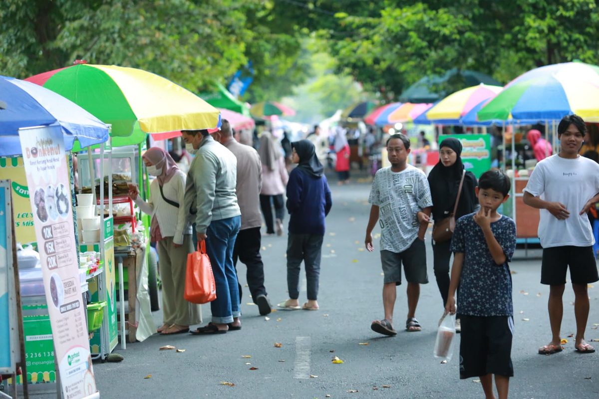 Pedagang di Pasar Ramadan Banyuwangi 