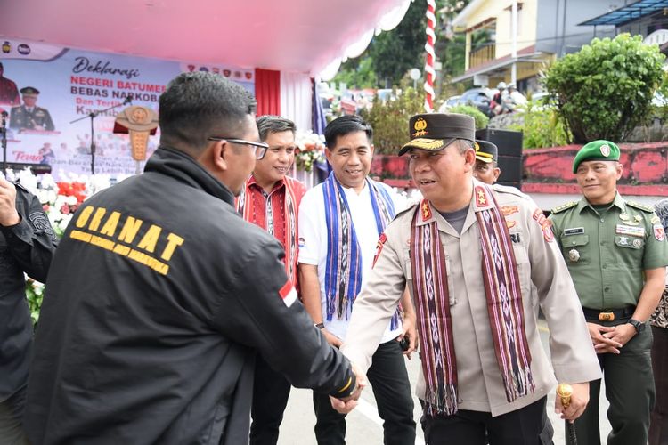 Kapolda Maluku Irjen Pol Lotharia Latif saat menghadiri acara deklarasi anti narkoba di Desa Batu Merah, Kecamatan Sirimau, Kota Ambon, Kamis (16/3/2023)
