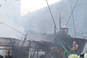 Kabel SUTET Putus di Atas Rumah Warga, Kebakaran Menyebar Beberapa Titik