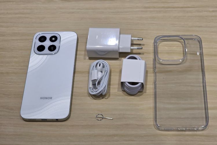 Isi paket pembelian Honor X6c di Indonesia terbilang lengkap, ada aksesori tambahan dari soft case, adapter charger, hingga headset kabel dengan konektor USB-C.