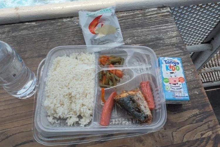 Naik Kapal Pelni KM Labobar Surabaya ke Banda Neira, Dapat Makan dan Minum?