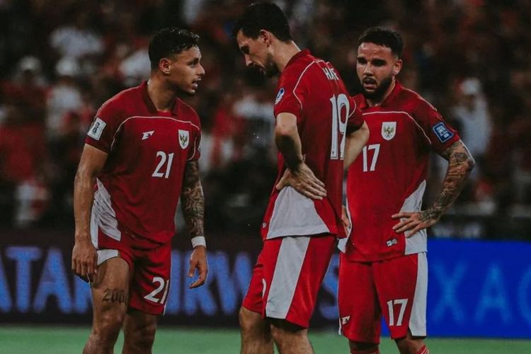 Para pemain tim nasional Indonesia pada laga Grup B putaran keempat Kualifikasi Piala Dunia 2026 zona Asia kontra Irak di Stadion King Abdullah Sports City, Jeddah, Sabtu (11/10/2025) malam waktu setempat. Indonesia kalah 0-1 pada laga tersebut dan gagal ke Piala Dunia 2026. Media Vietnam dan Timur Tengah Soroti Kekalahan Inodnesia vs Irak: Singgung Strategi Patrick Kluivert dan Keputusan Kontroversial Wasit