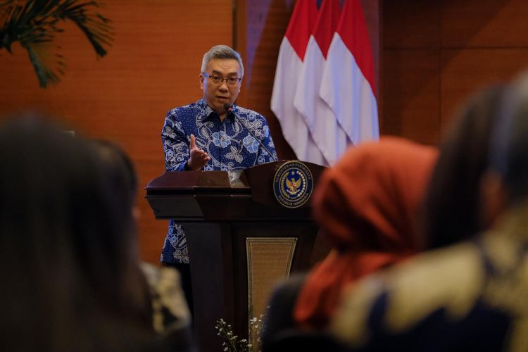 Ketua Himpunan Peritel dan Penyewa Pusat Perbelanjaan Indonesia (HIPPINDO), Budiharjo Iduansjah, dalam konferensi pers BINA Indonesia Great Sale 2025 di Kantor Kementerian Pariwisata (Kemenpar), Jakarta Pusat, Jumat (21/11/2025).