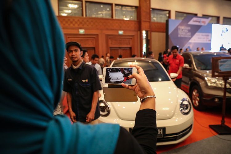 Mobil sitaan KPK hasil tindak pidana korupsi terlihat di Jakarta Convention Center, Jakarta, Jumat (22/9/2017). Komisi Pemberantasan Korupsi ( KPK) melelang sebanyak 22 barang sitaan milik terpidana korupsi.