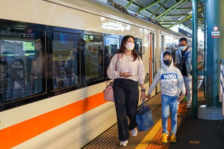 Syarat naik kereta api untuk anak-anak dan orang dewasa.