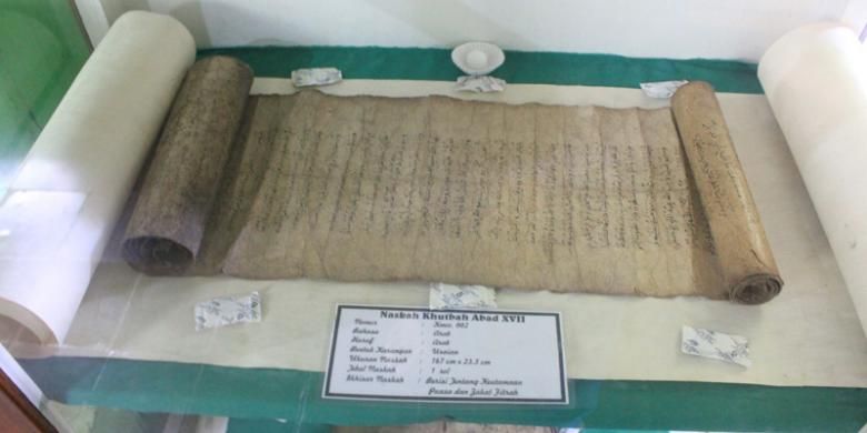 Naskah kuno peninggalan abad XVII yang merupakan koleksi museum di Kawasan Cagar Budaya Cangkuang, Garut, Jawa Barat.