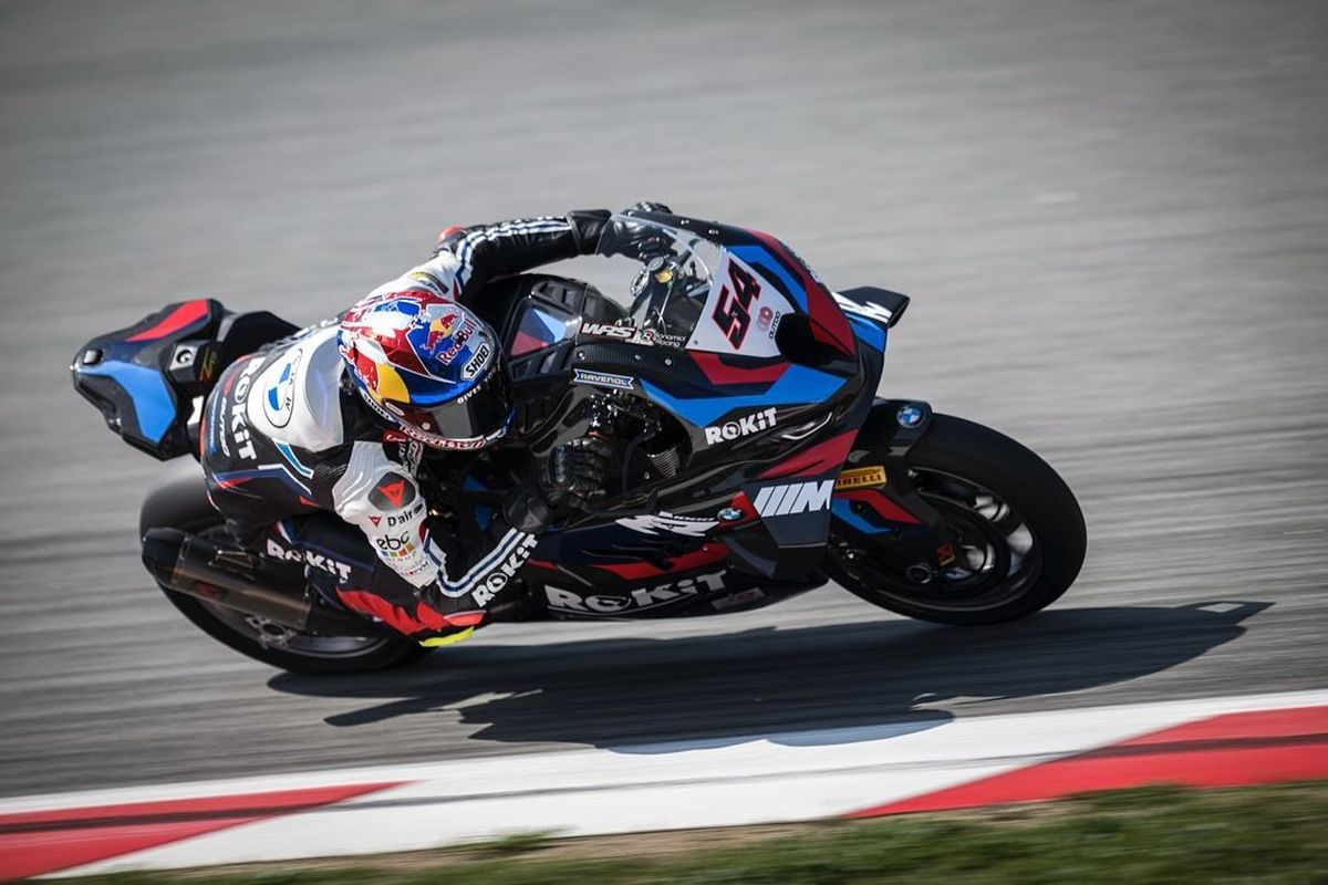 Toprak Razgatlioglu saat sesi tes World Superbike (WorldSBK) 2024 menggunakan BMW M 1000 RR