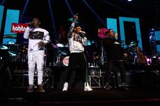 Kahitna Bikin Lautan Cahaya Bintang dalam 5UPERGROUP Live in Concert