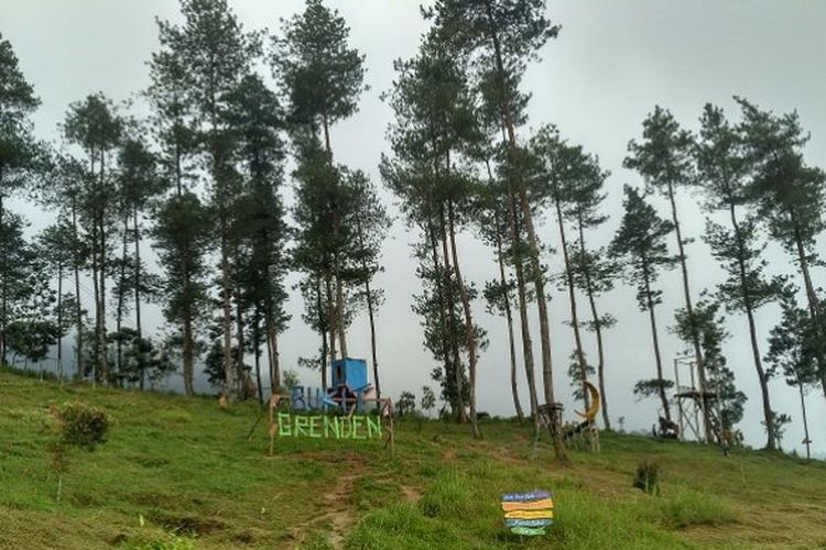 Pemandangan Bukit Grenden,  Dusun Grenden, Kelurahan Pohgalang, Kecamatan Pakis, Magelang, Jawa Tengah.